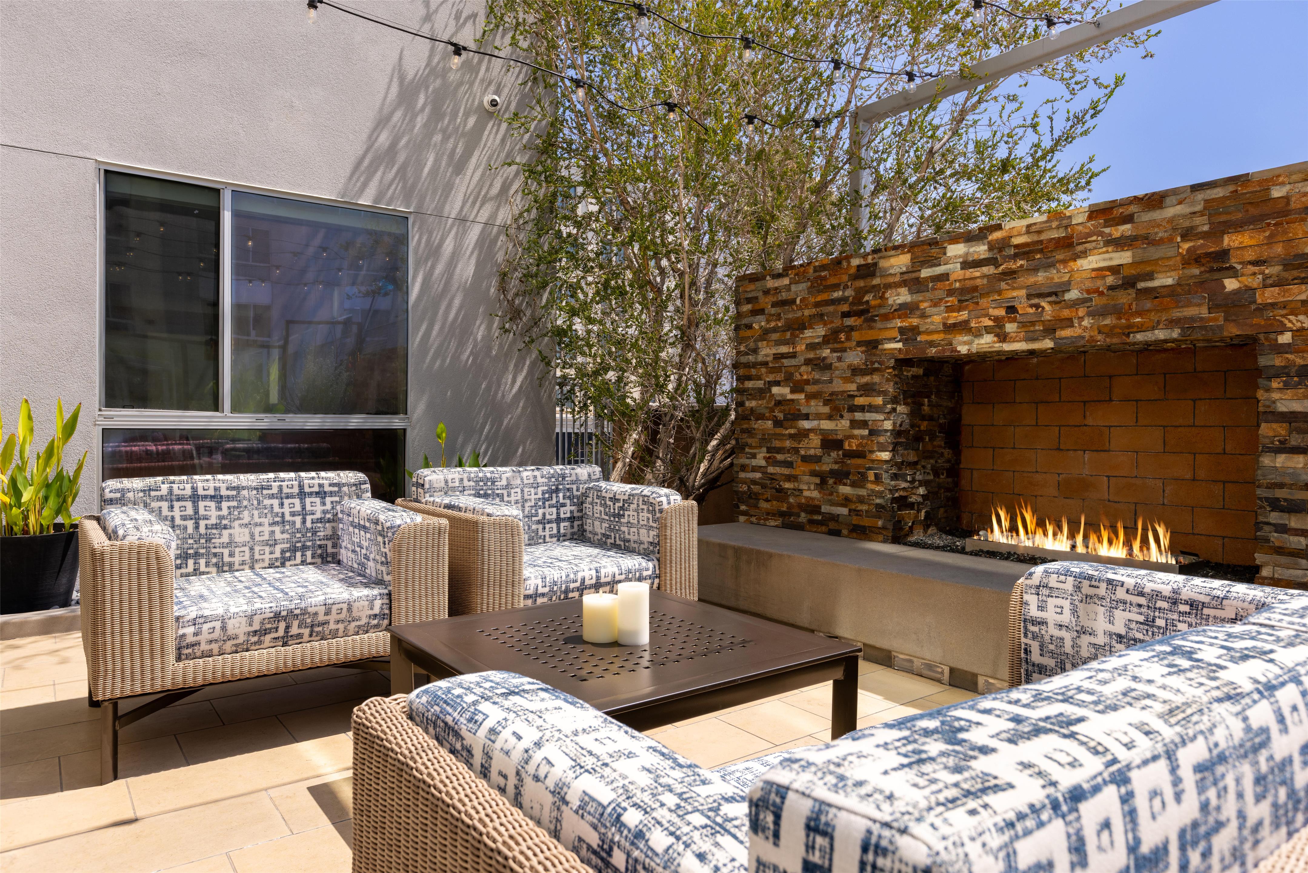 Exterior | Hampton Inn & Suites Los Angeles - Glendale