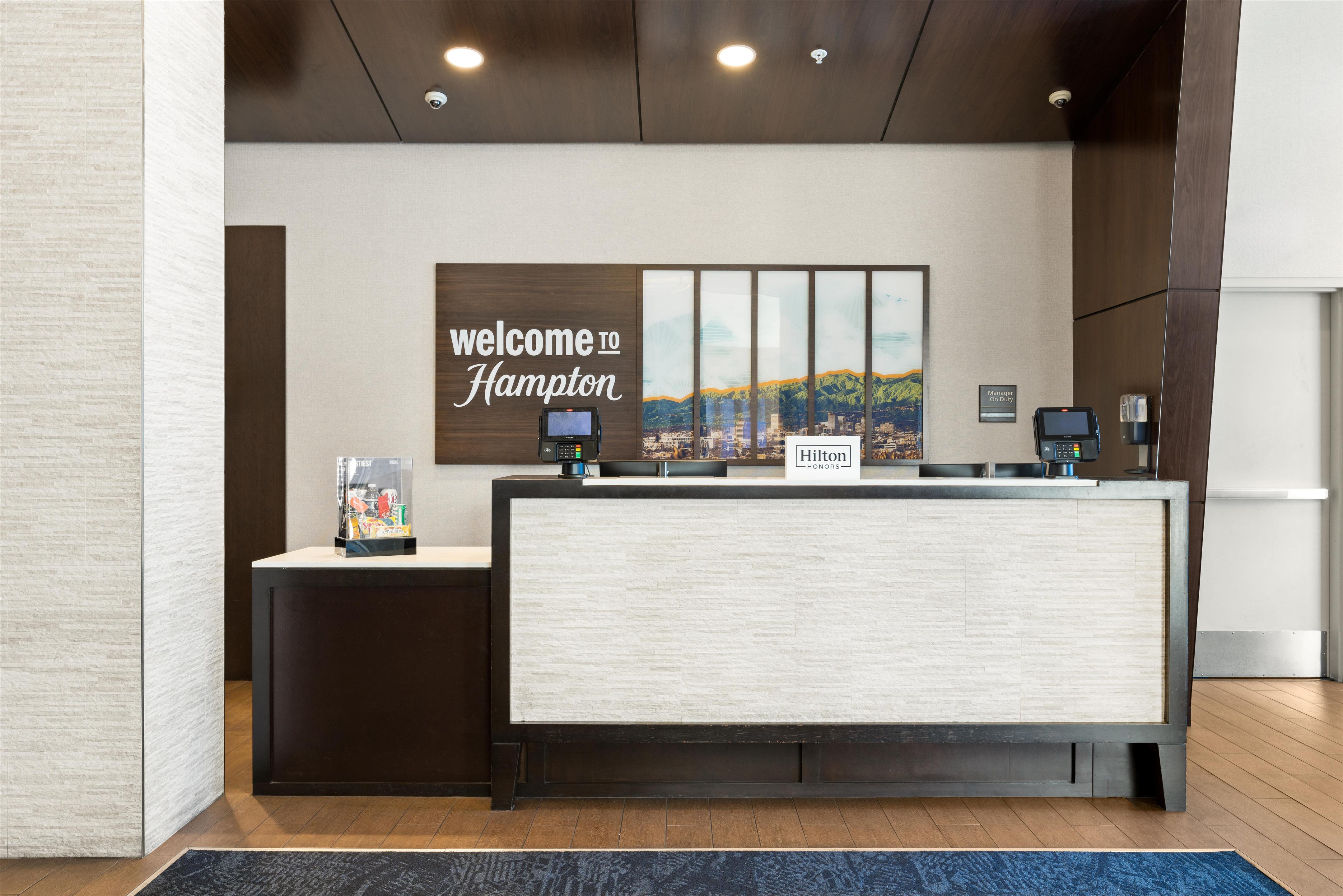 Reception | Hampton Inn & Suites Los Angeles - Glendale