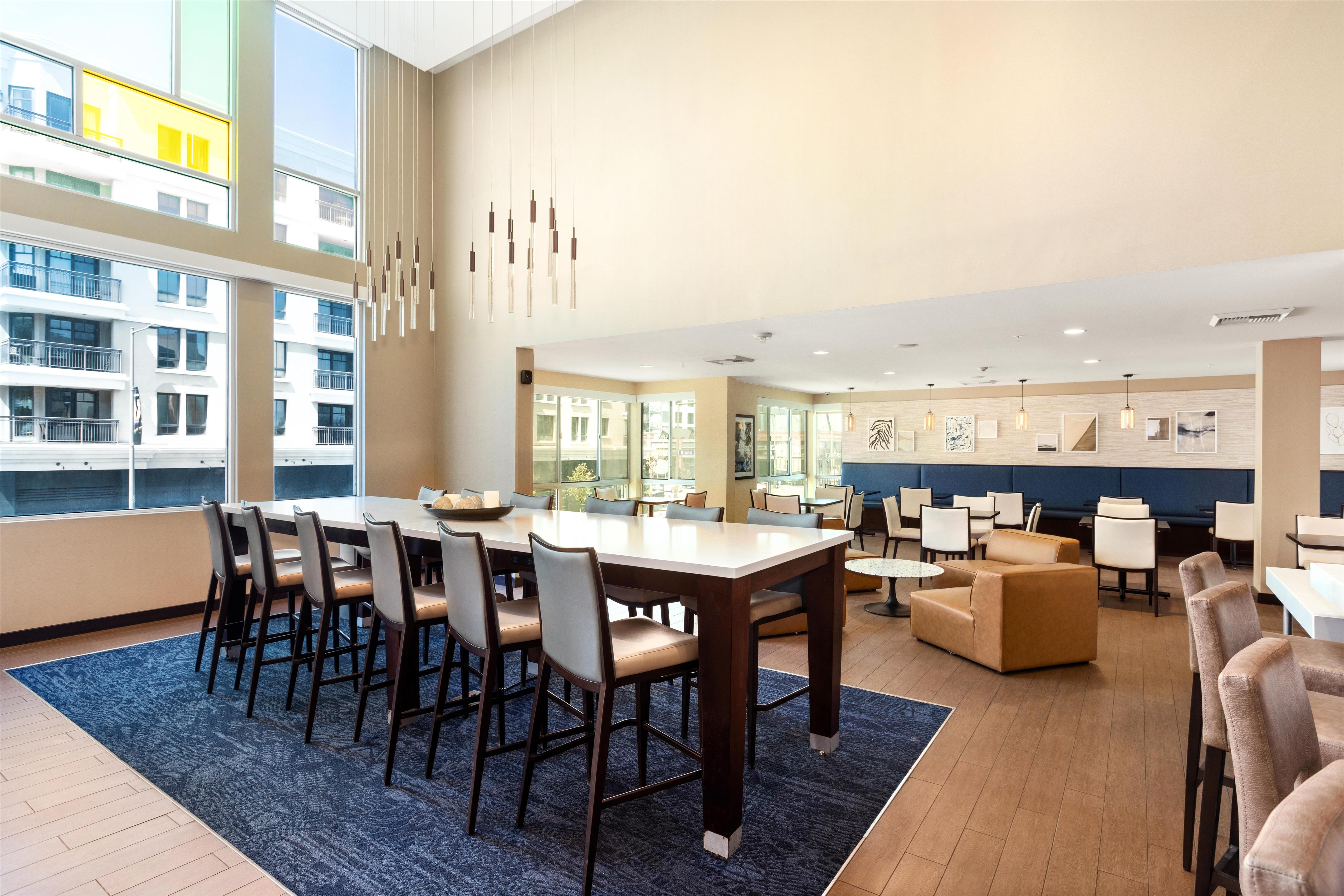 Restaurant | Hampton Inn & Suites Los Angeles - Glendale
