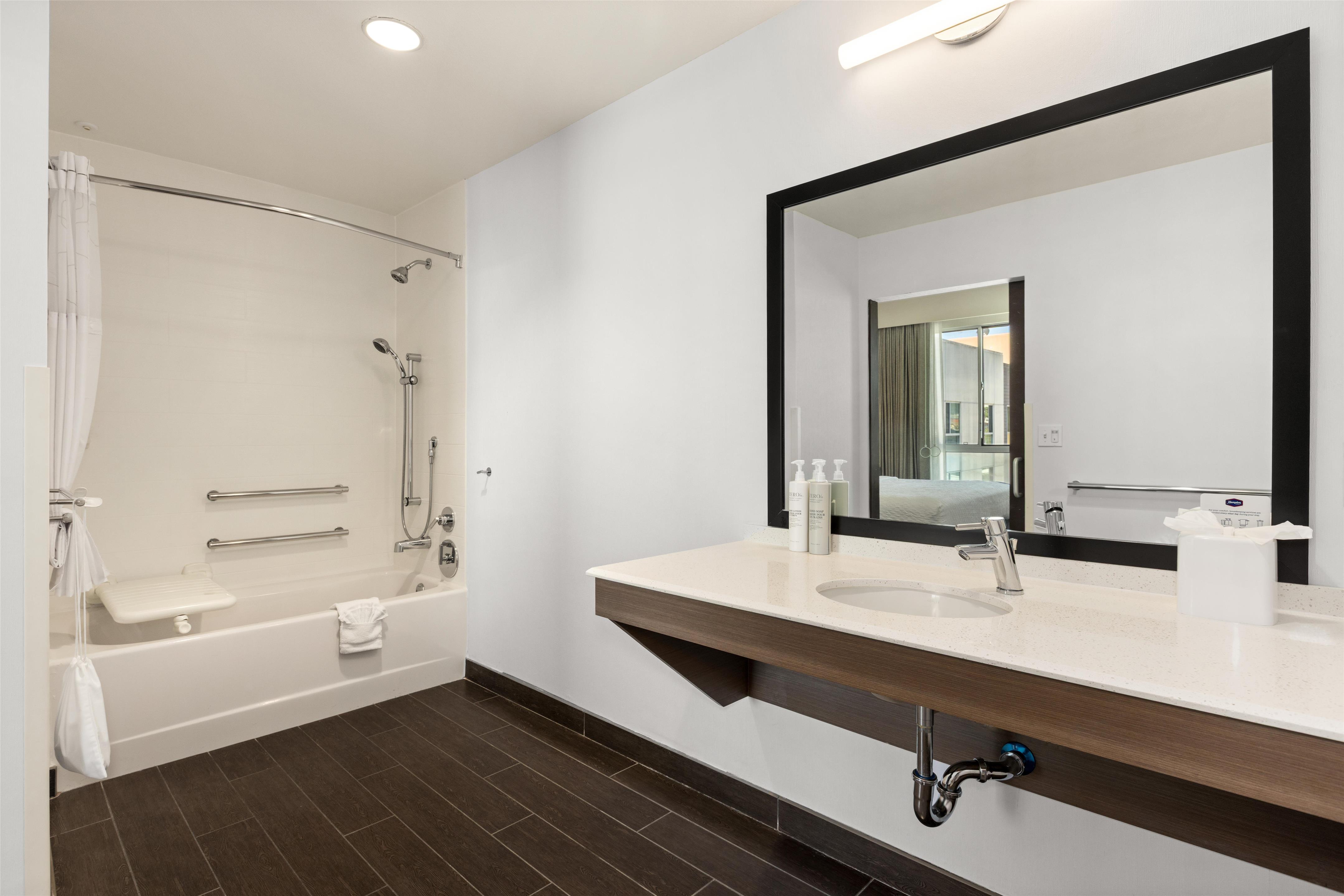 Guest room bath