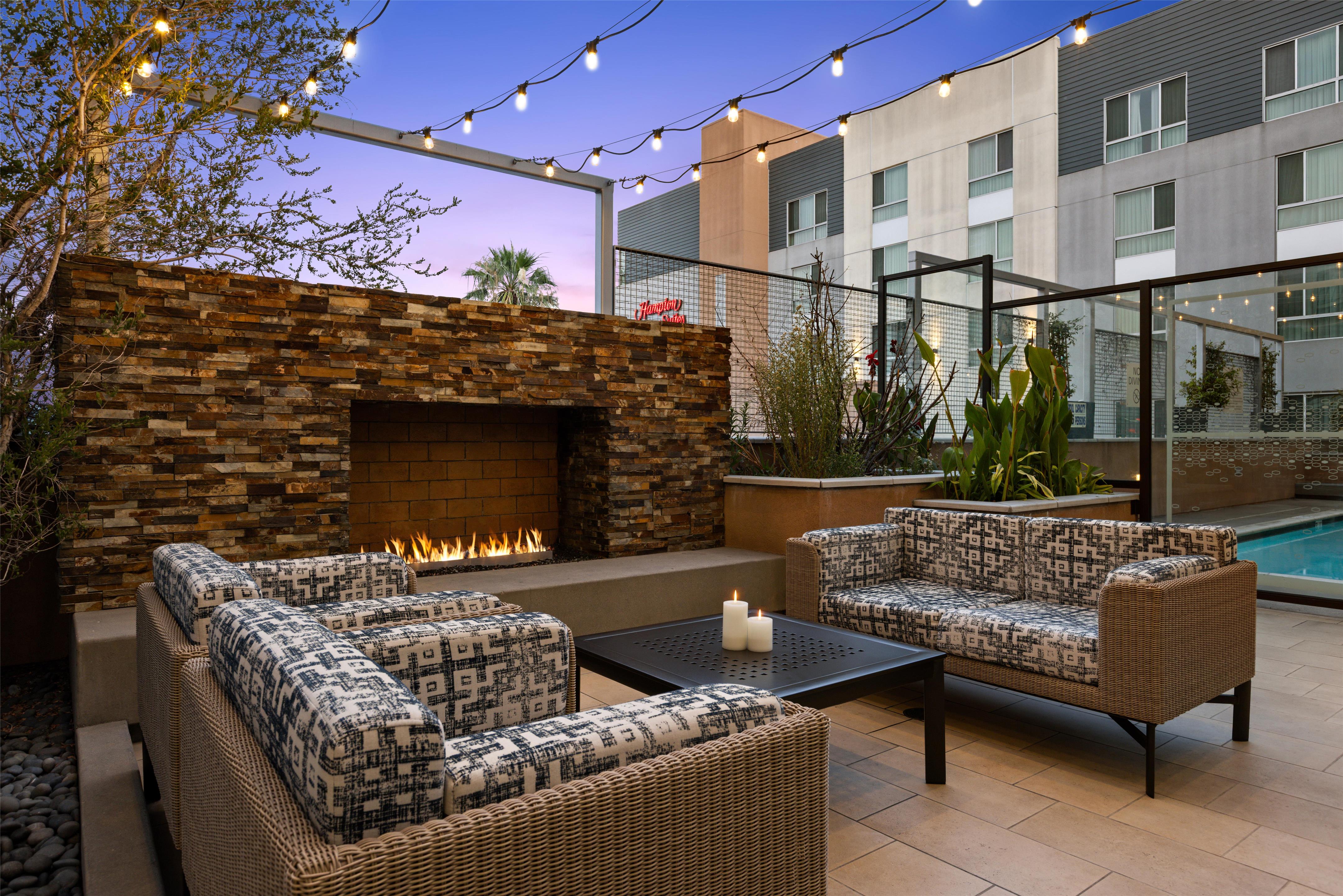 Exterior | Hampton Inn & Suites Los Angeles - Glendale