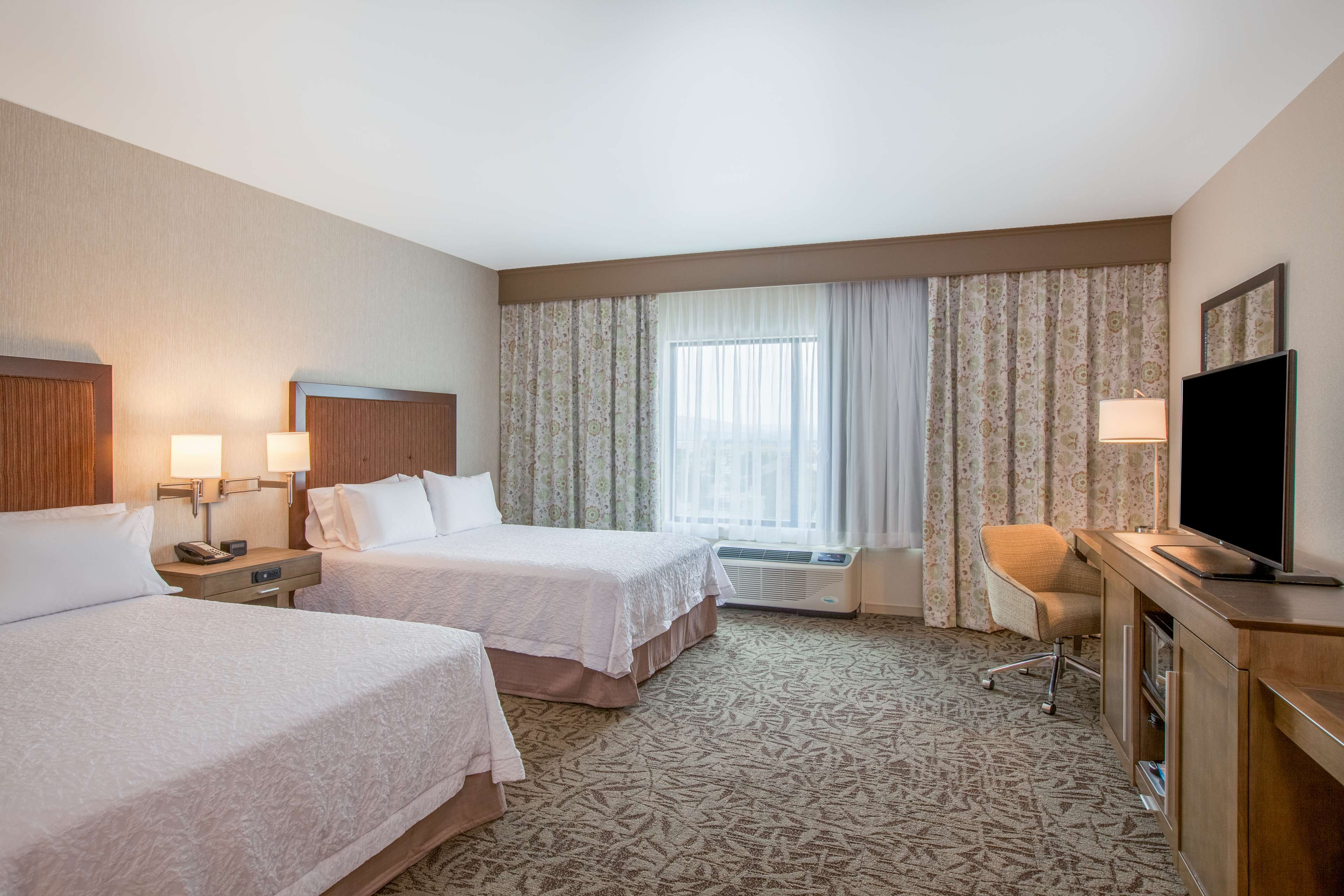Hampton Inn & Suites by Hilton Pasco/Tri-Cities - Tap to explore photos