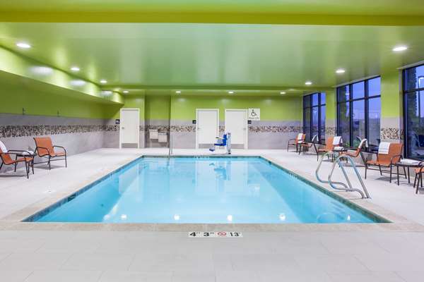 Pool - Hampton Inn & Suites Pasco