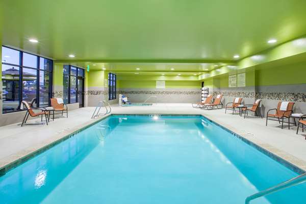 Pool - Hampton Inn & Suites Pasco