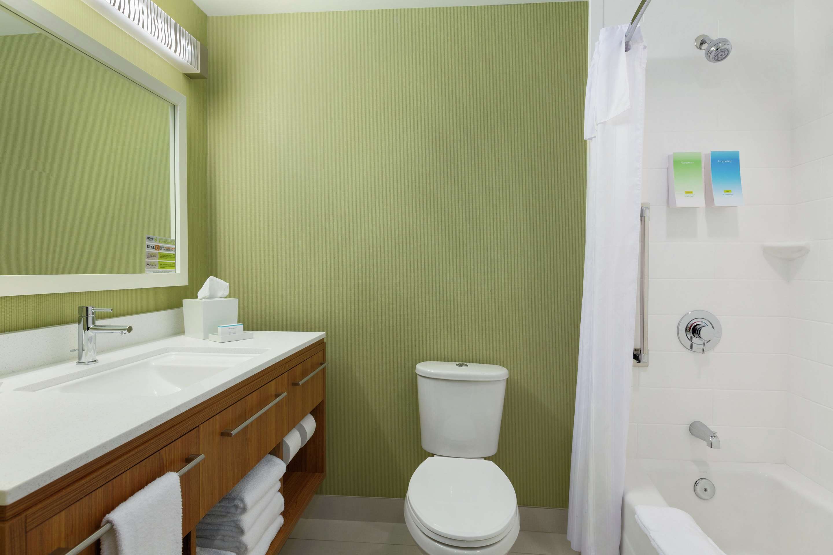 Guest room bath