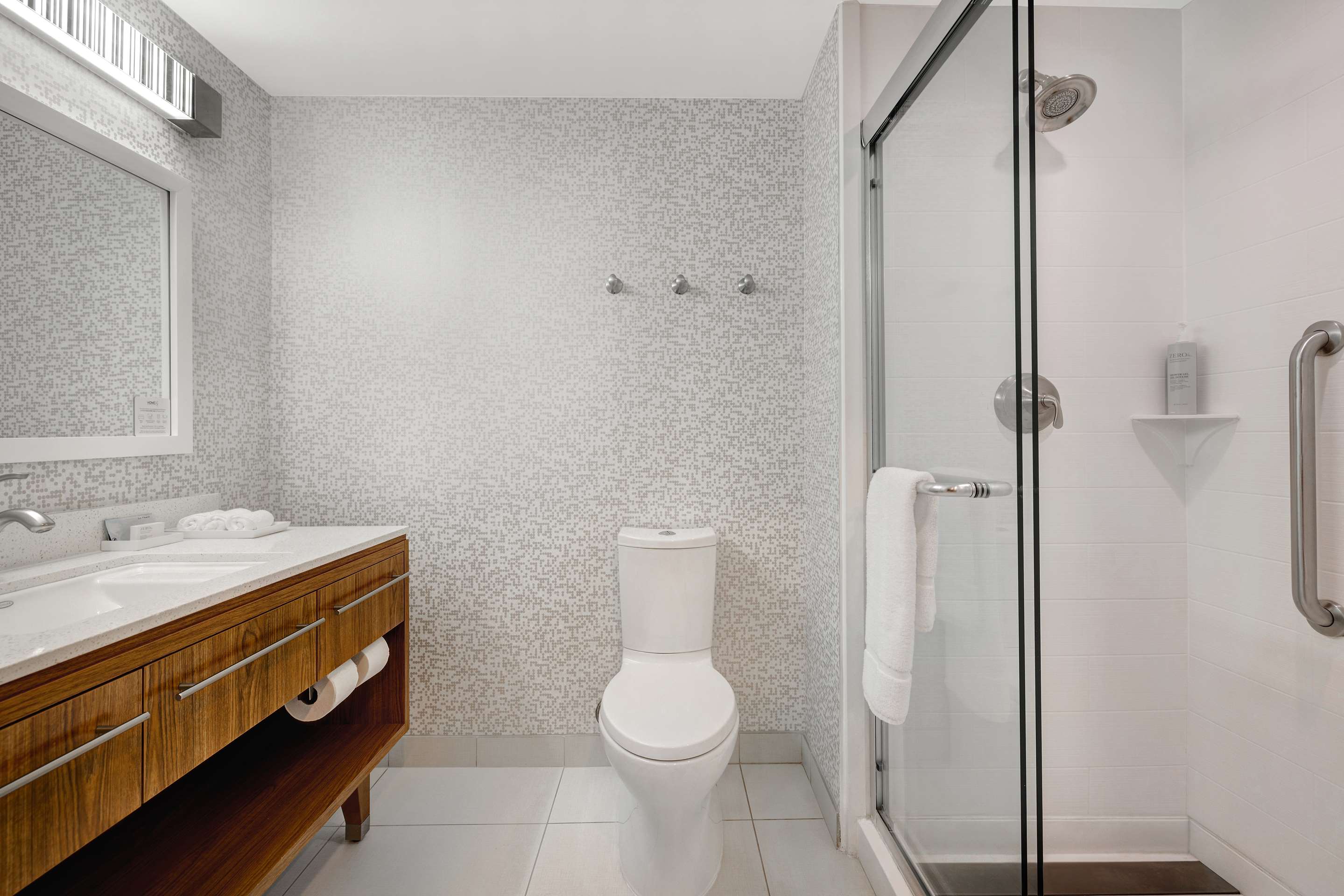 Guest room bath