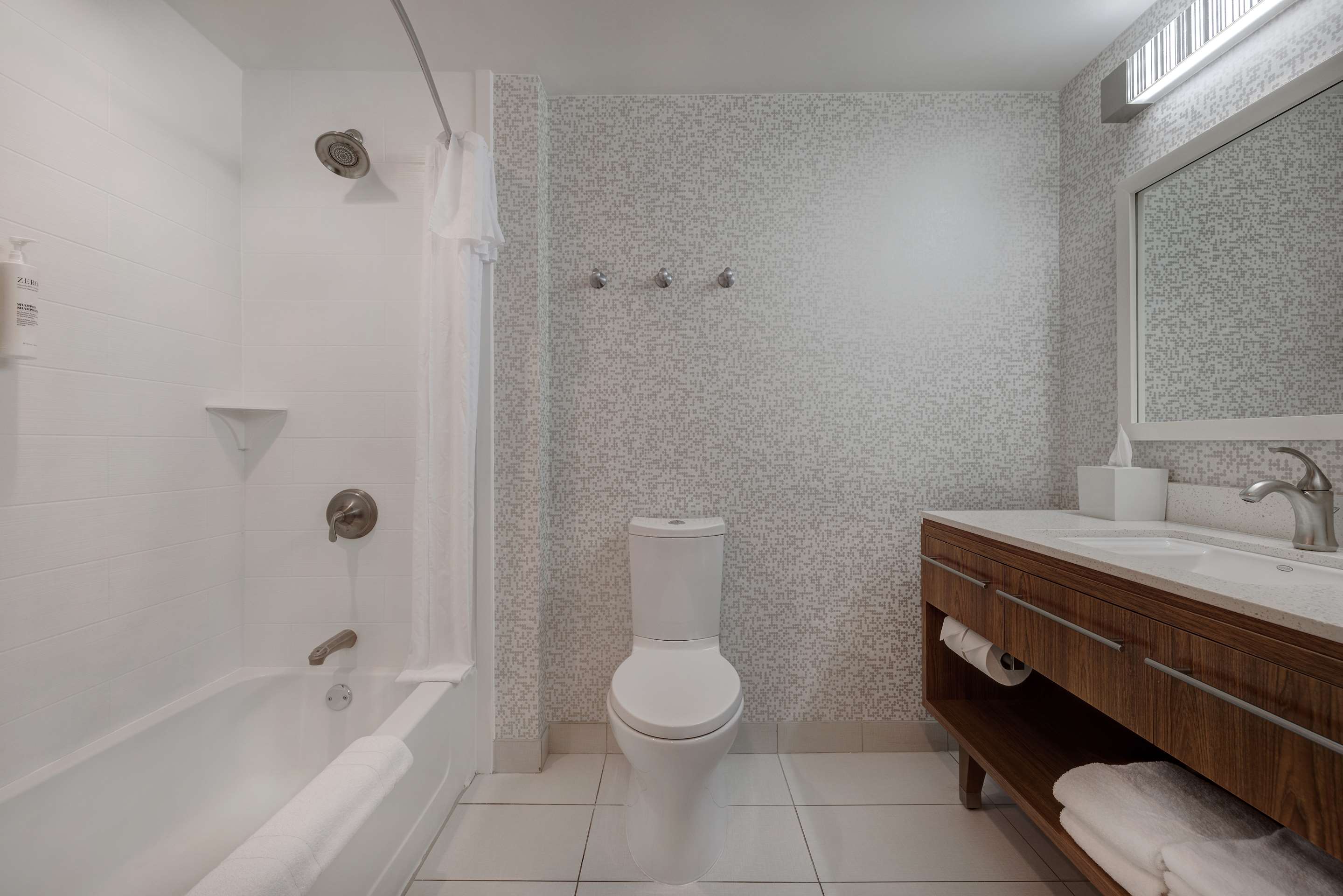 Guest room bath