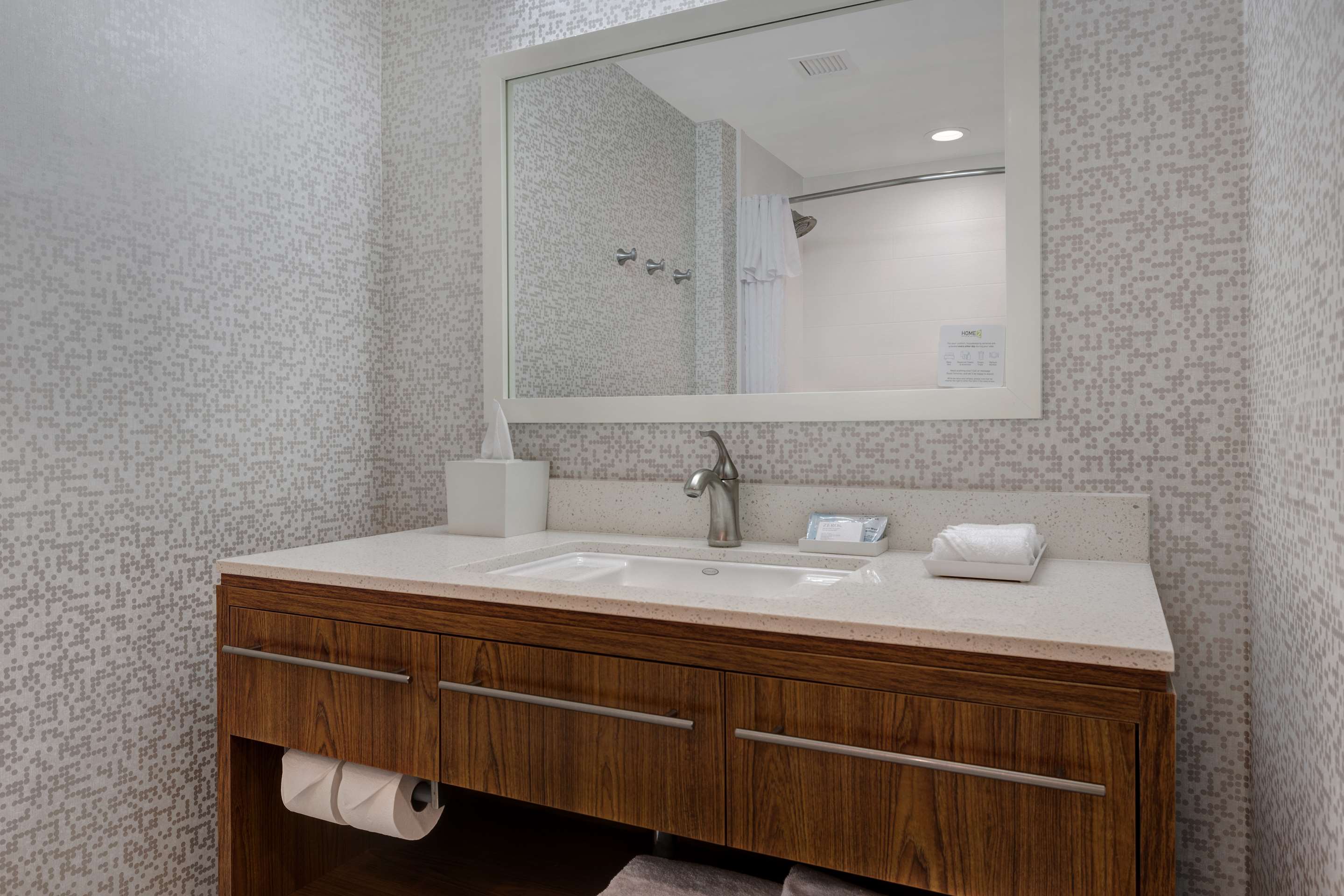 Guest room bath