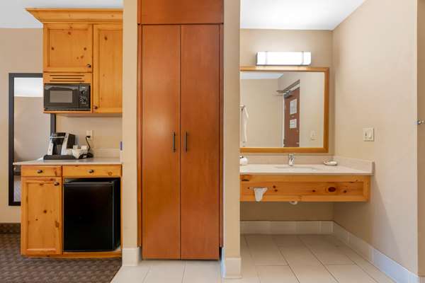  - Best Western Plus Olympic Inn Klamath Falls