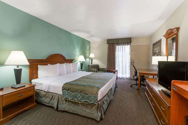  - Baymont Inn & Suites Sarasota