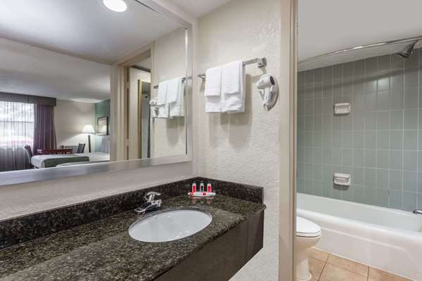  - Baymont Inn & Suites Sarasota