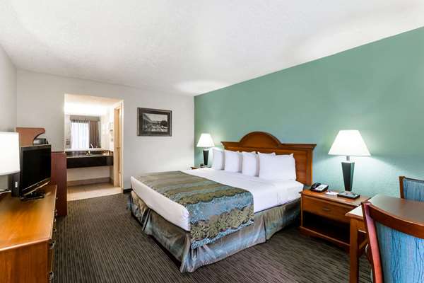  - Baymont Inn & Suites Sarasota
