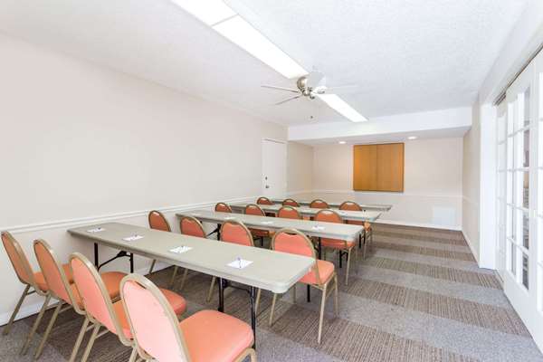  - Baymont Inn & Suites Sarasota