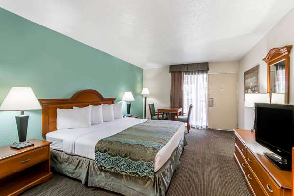  - Baymont Inn & Suites Sarasota