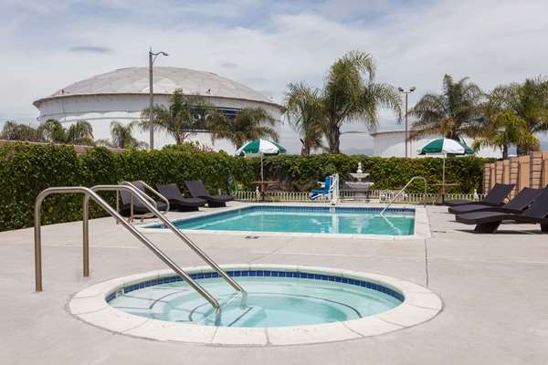 Pool - Days Inn & Suites South Gate - I-710, Exit 13