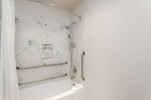  - Days Inn & Suites South Gate - I-710, Exit 13