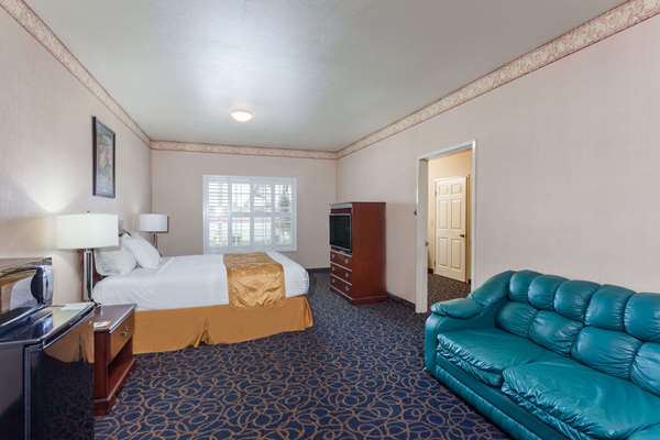 Suite - Days Inn & Suites South Gate - I-710, Exit 13