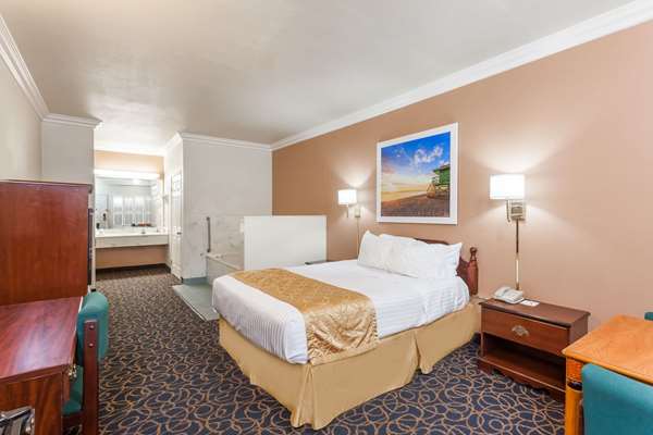 Suite - Days Inn & Suites South Gate - I-710, Exit 13