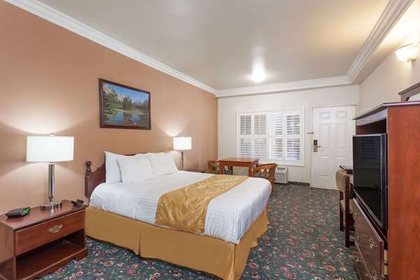 - Days Inn & Suites South Gate - I-710, Exit 13