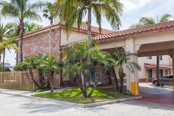 On-Site,Outdoor/Exterior,Exterior View of Building