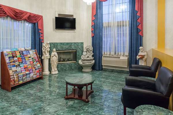  - Days Inn & Suites South Gate - I-710, Exit 13