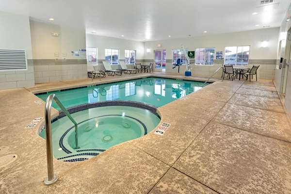 Pool - La Quinta Inn & Suites Grand Canyon Williams