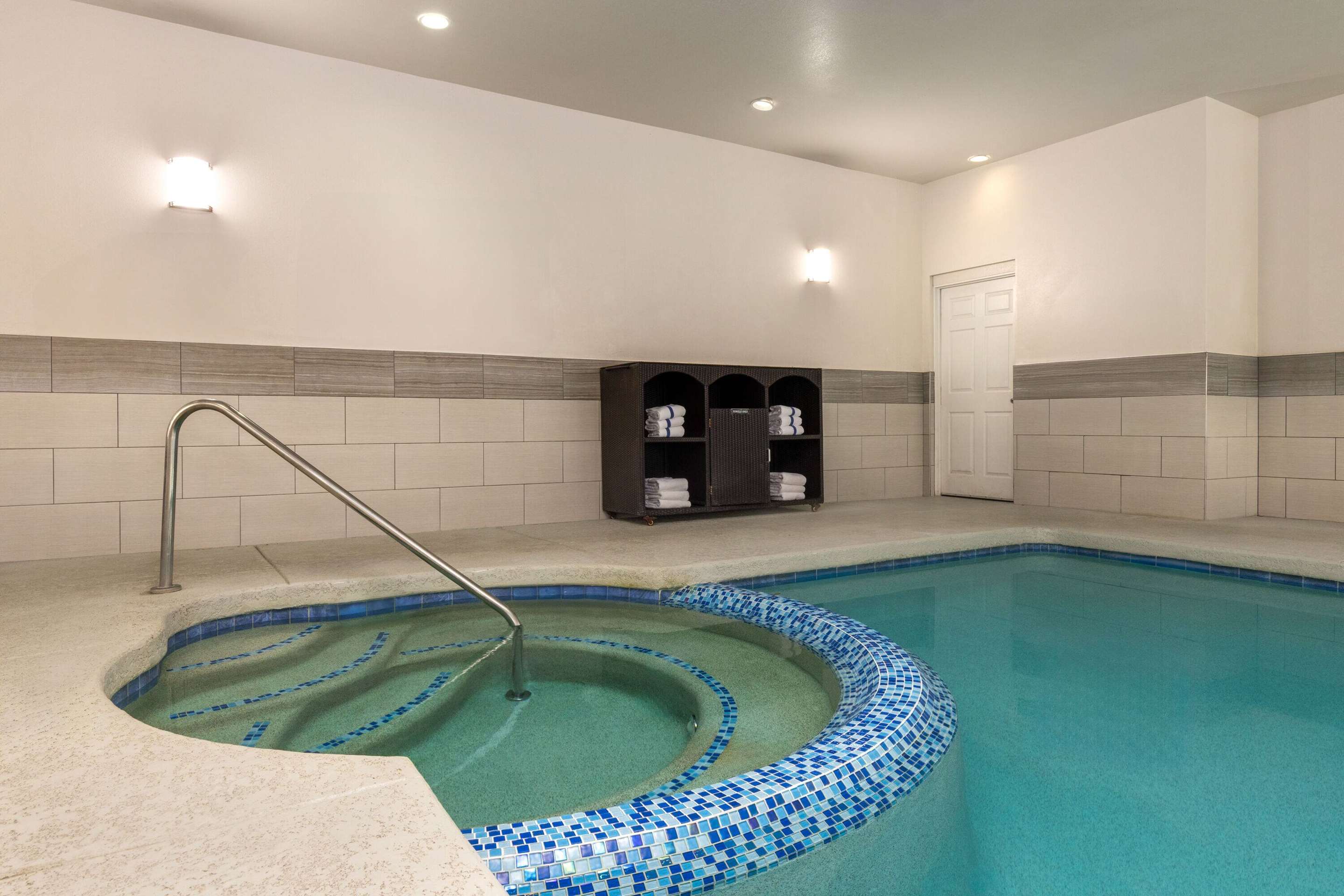 Pool | La Quinta Inn & Suites by Wyndham Williams-Grand Canyon Area