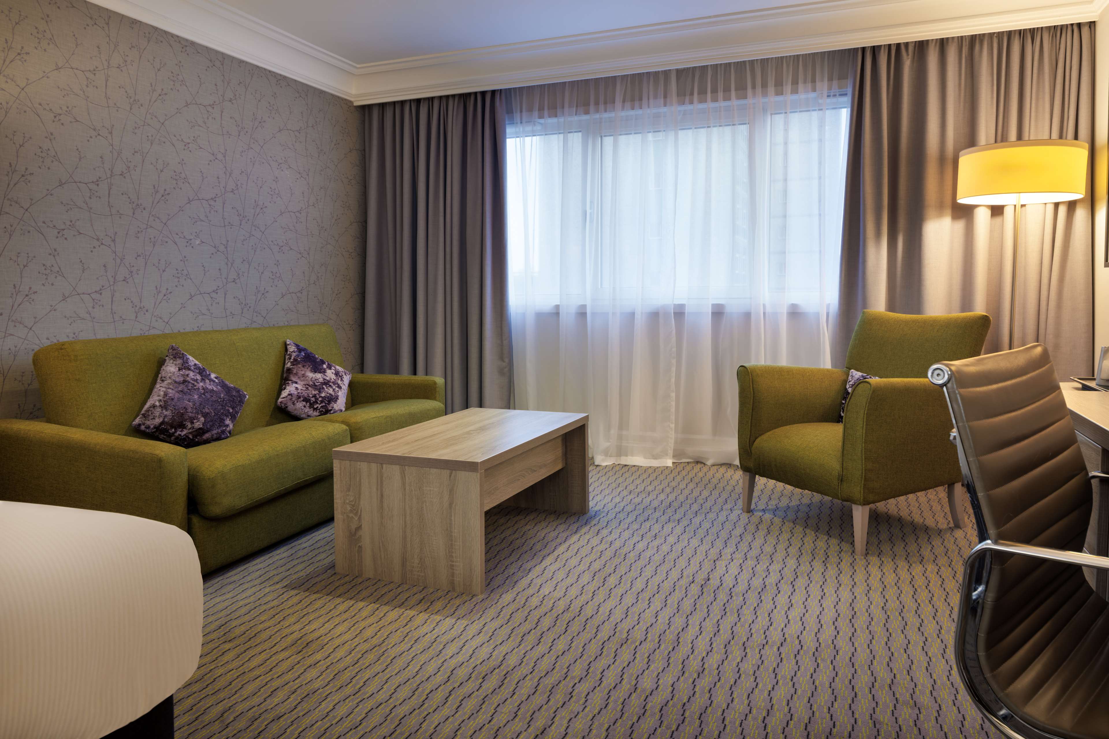 DoubleTree by Hilton Glasgow Central Room Type - KING DELUXE ROOM