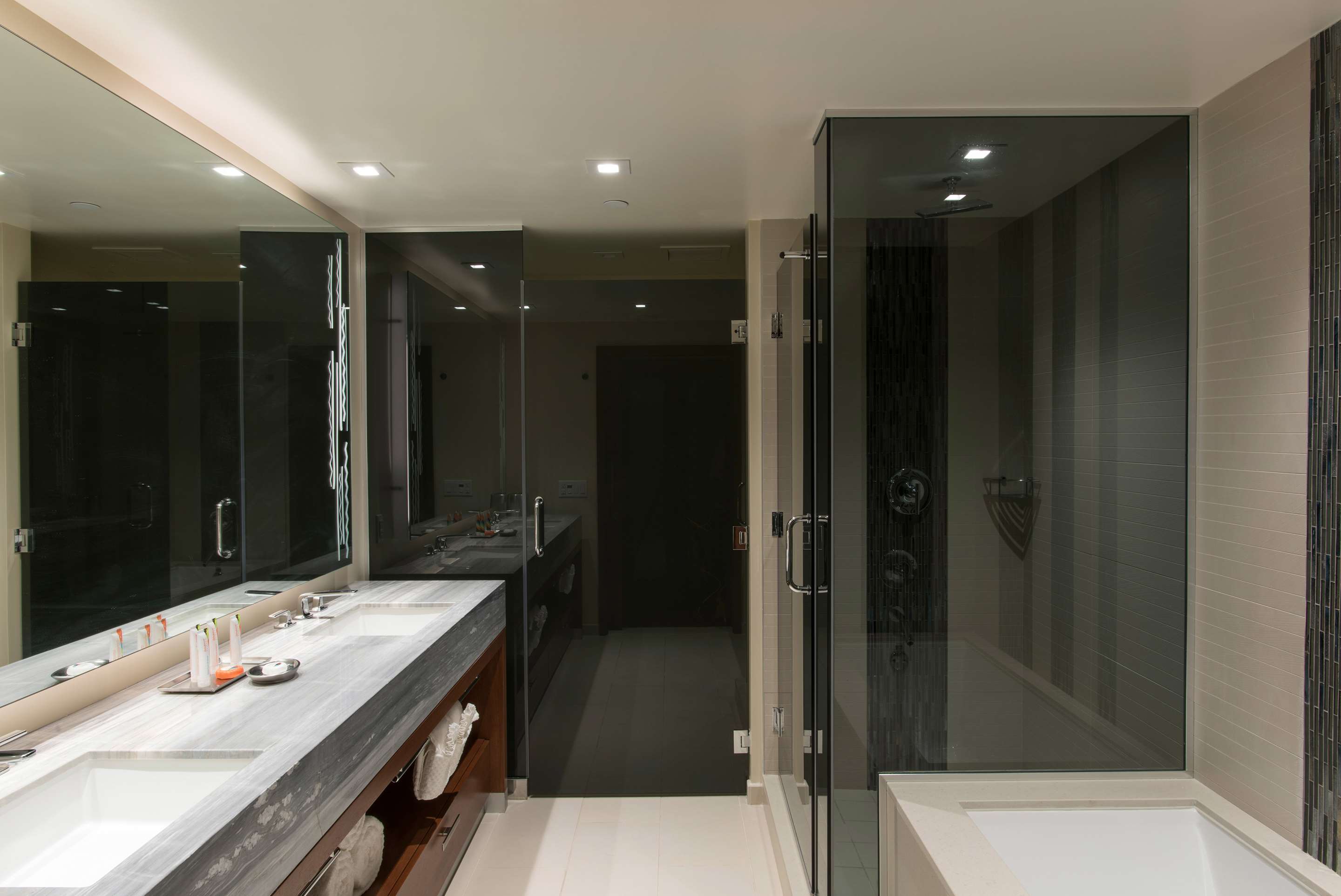 Guest room bath