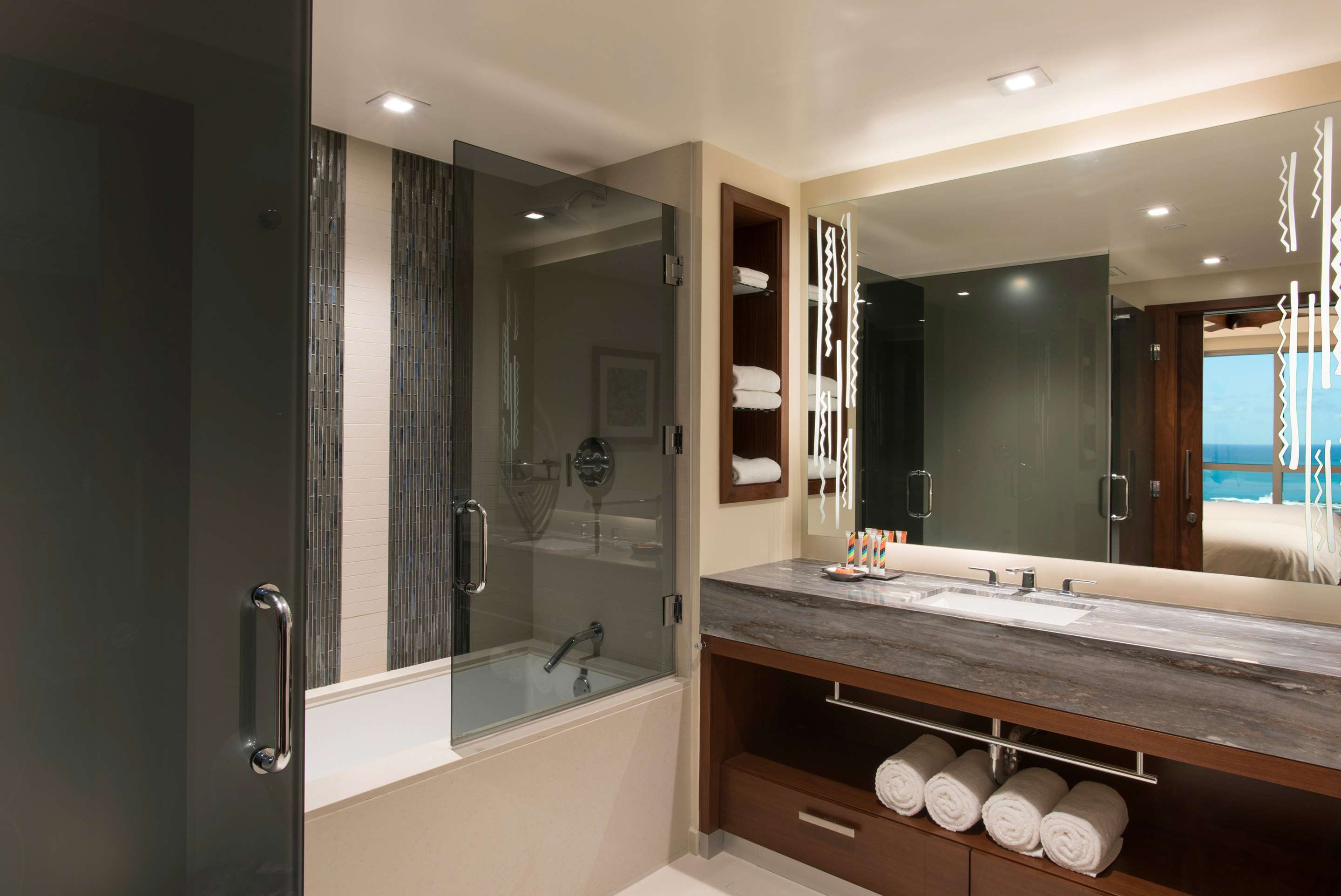 Guest room bath
