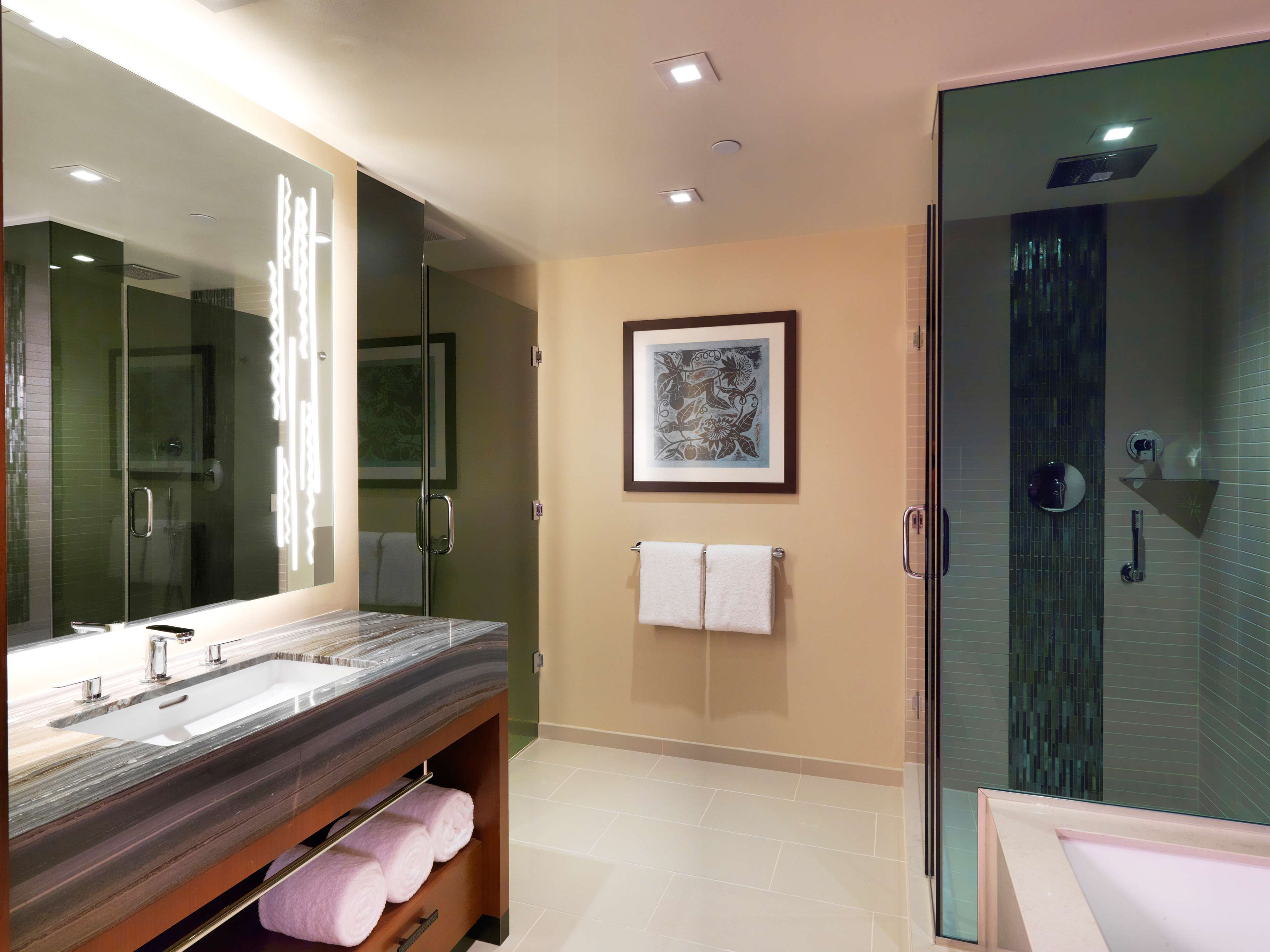 The Grand Islander by Hilton Grand Vacations Room Type - 1 BDRM MOUNTAIN VW KING