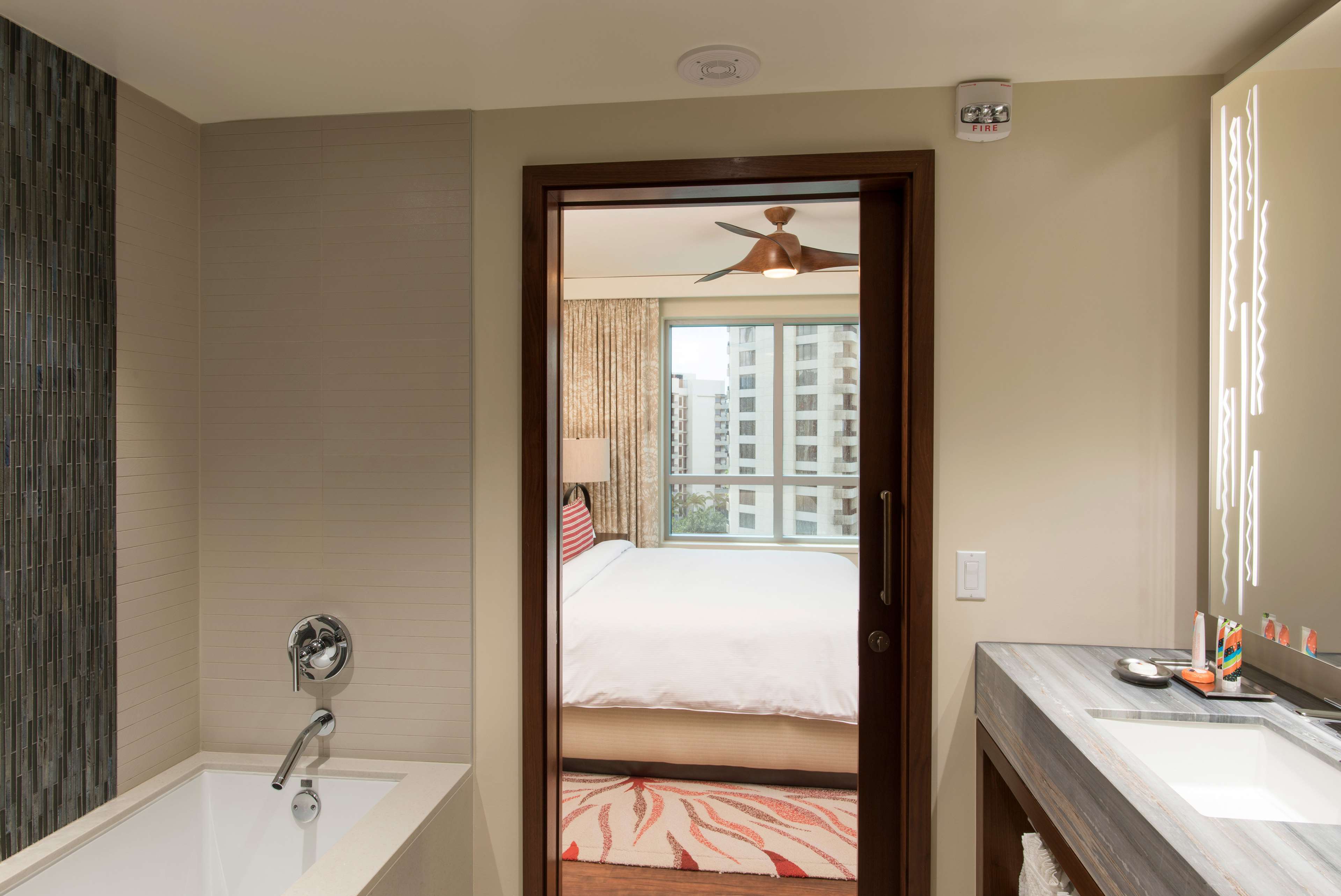 The Grand Islander by Hilton Grand Vacations Room Type - 1 BDRM PART OCEAN VW KING