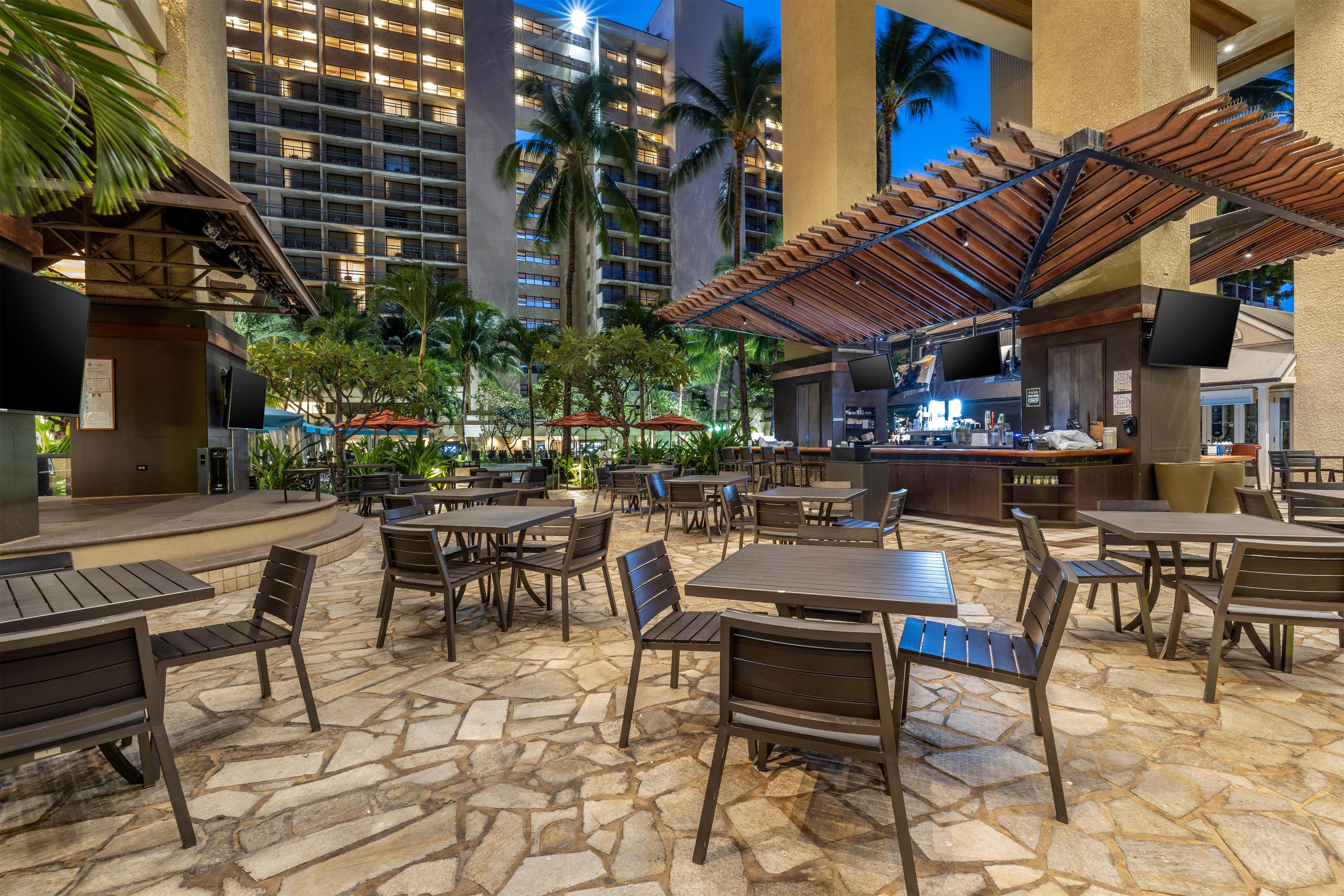BarLounge | Hilton Grand Vac Club The Grand Islander Waikiki Honolulu