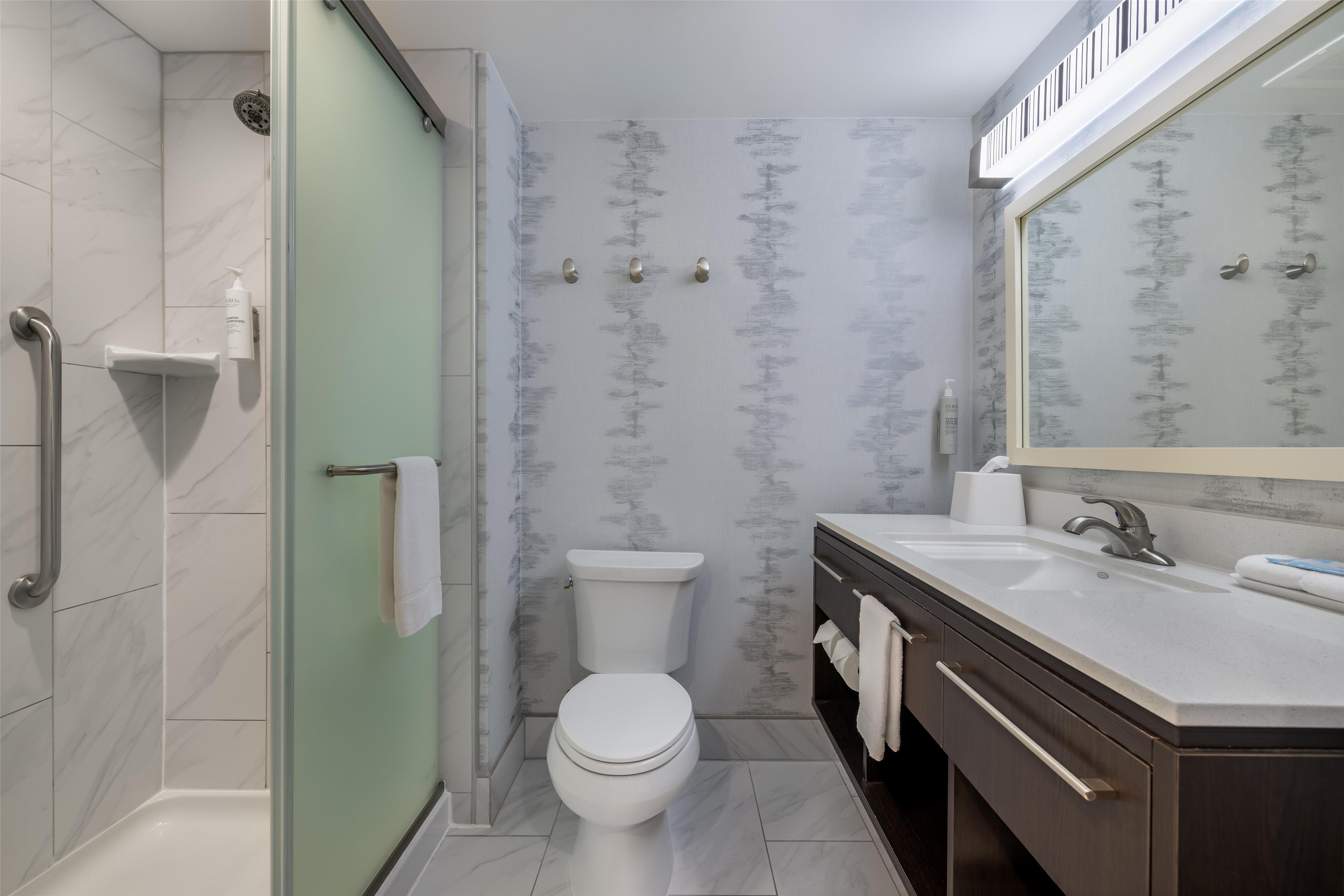 Guest room bath