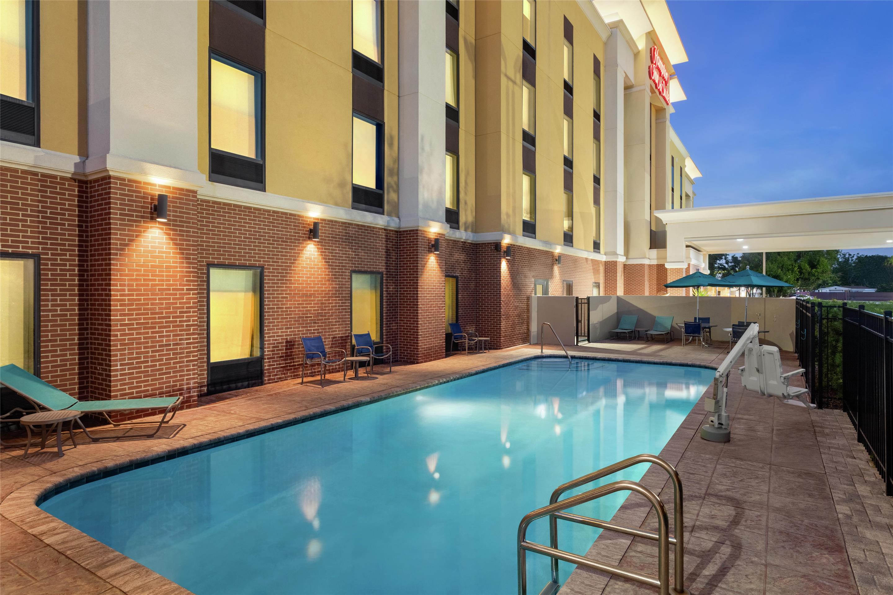 Pool | Hampton Inn & Suites Tampa Busch Gardens Area