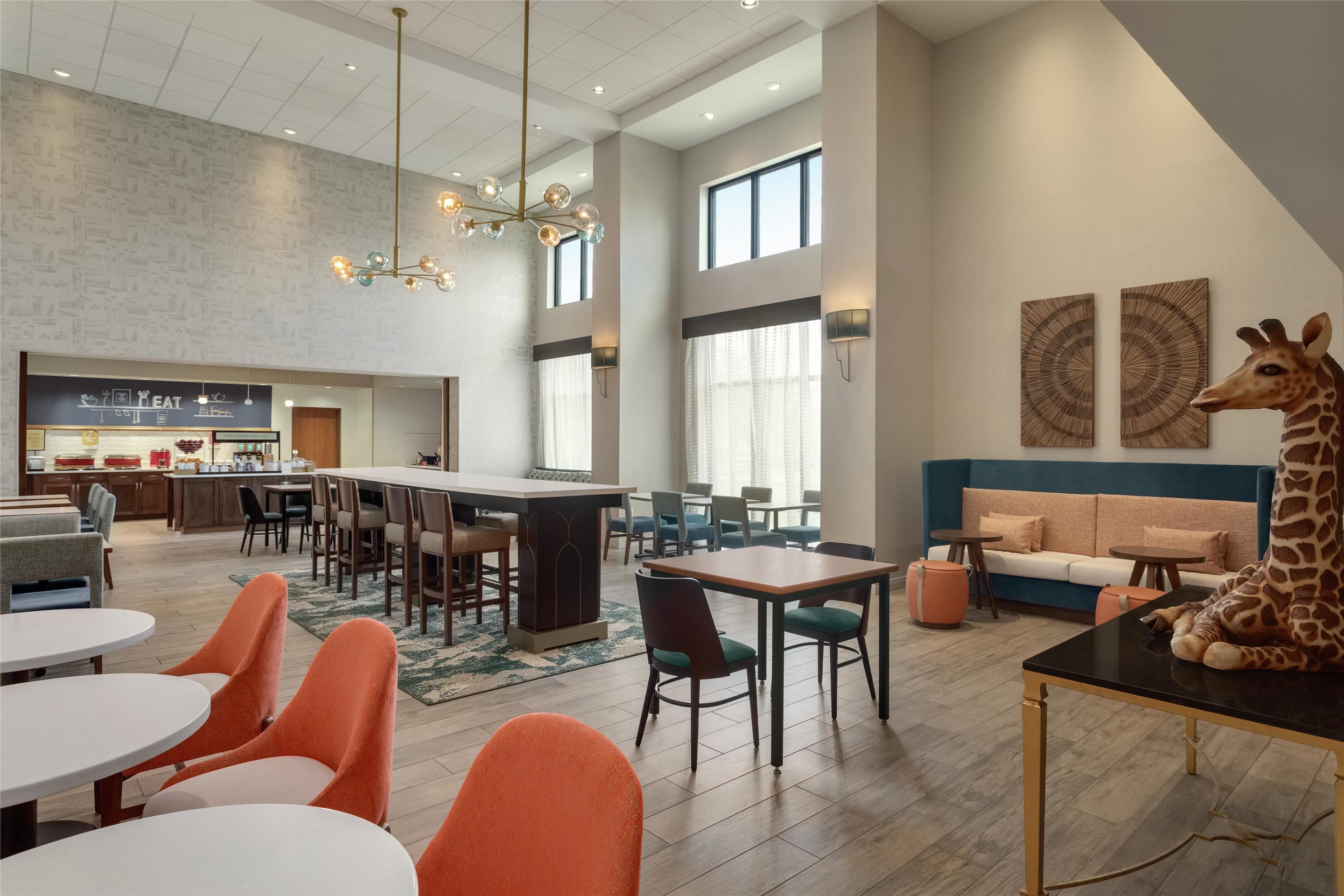 Breakfast Area | Hampton Inn & Suites Tampa Busch Gardens Area
