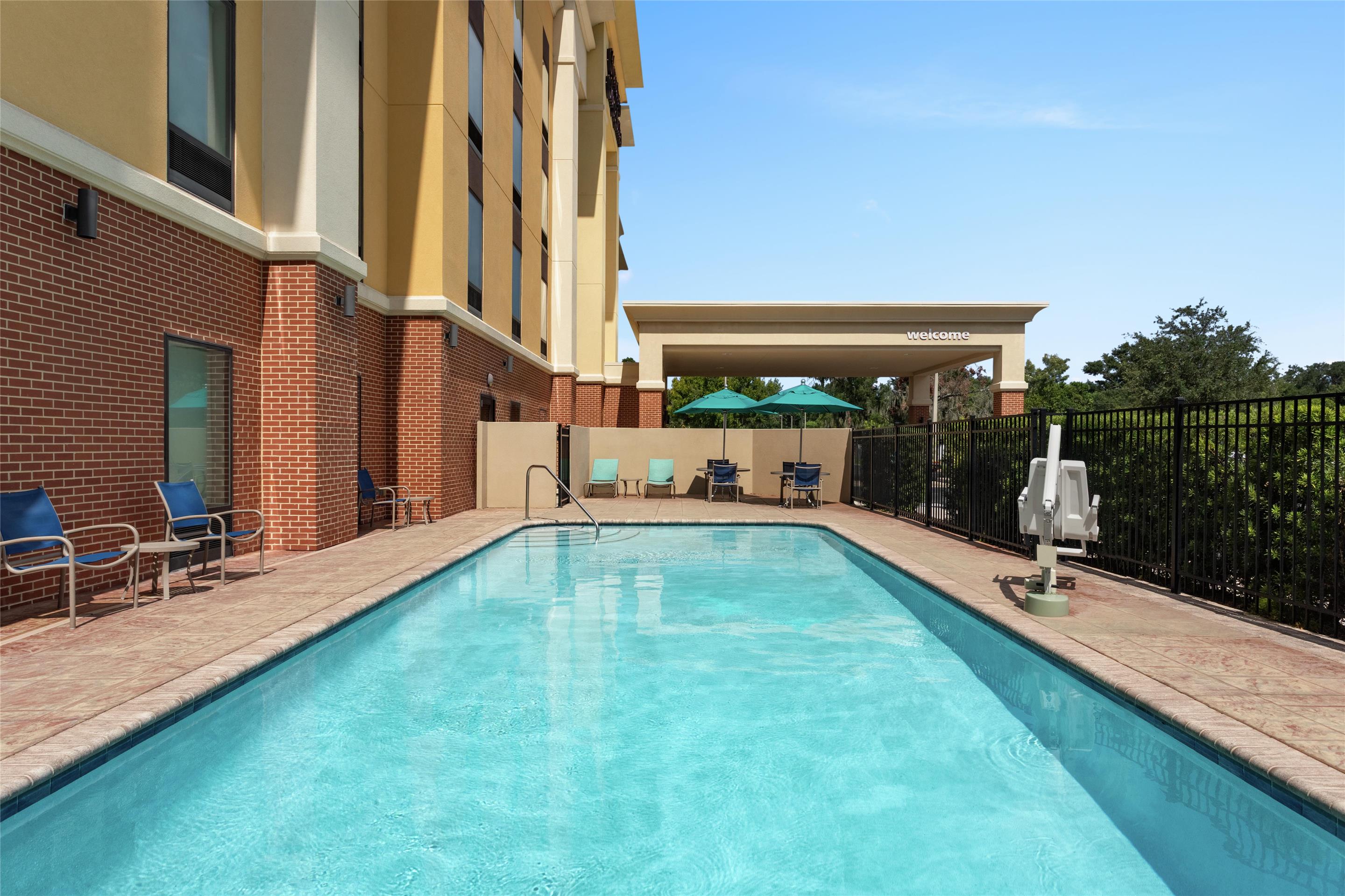 Pool | Hampton Inn & Suites Tampa Busch Gardens Area