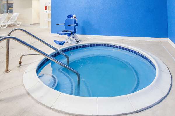 Pool - Days Inn Miami - I-44, Exit 313