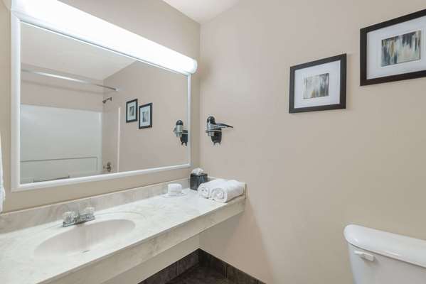  - Days Inn & Suites Sellersburg - I-65, Exit 9