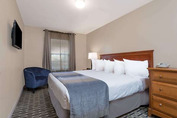 Suite - Days Inn & Suites Sellersburg - I-65, Exit 9