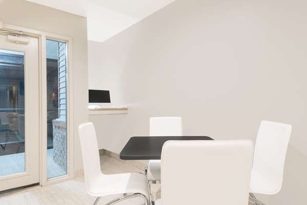  - Days Inn & Suites Sellersburg - I-65, Exit 9