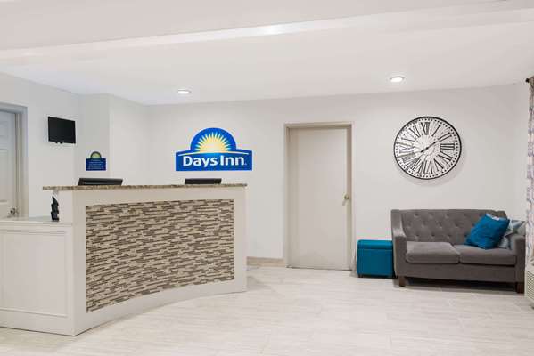  - Days Inn & Suites Sellersburg - I-65, Exit 9
