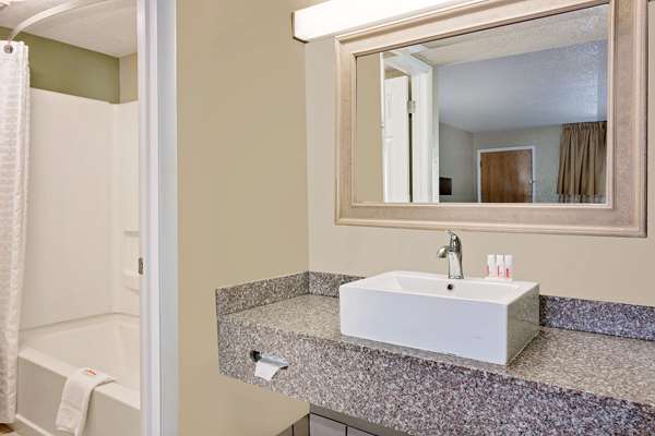  - Super 8 Motel Central Denver - I-25, Exit 215