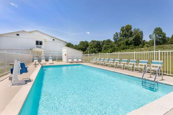 Pool - Super 8 Hotel Vicksburg - I-20, Exit 4