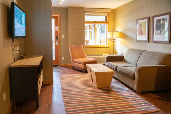  - Fox Hotel & Suites Banff