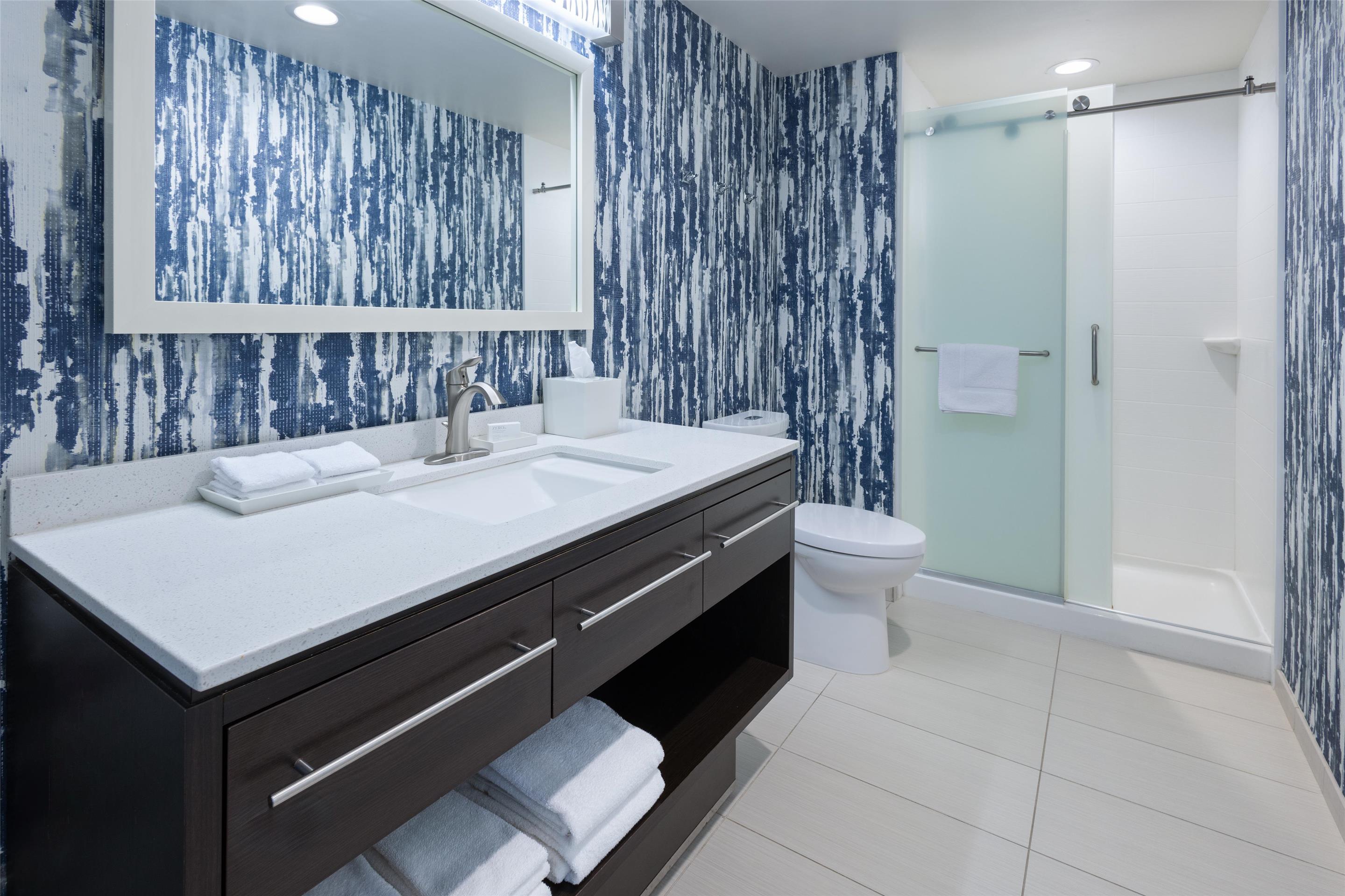 Guest room bath