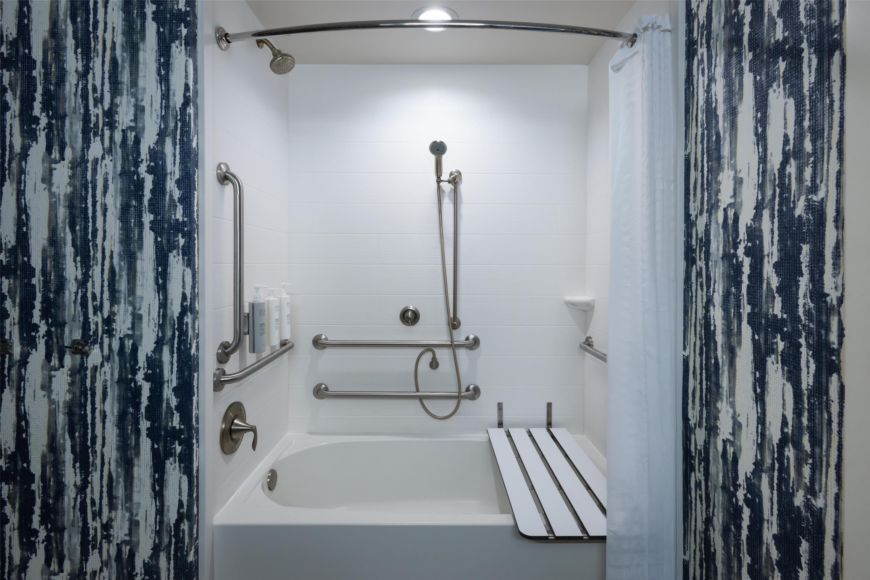 Guest room bath