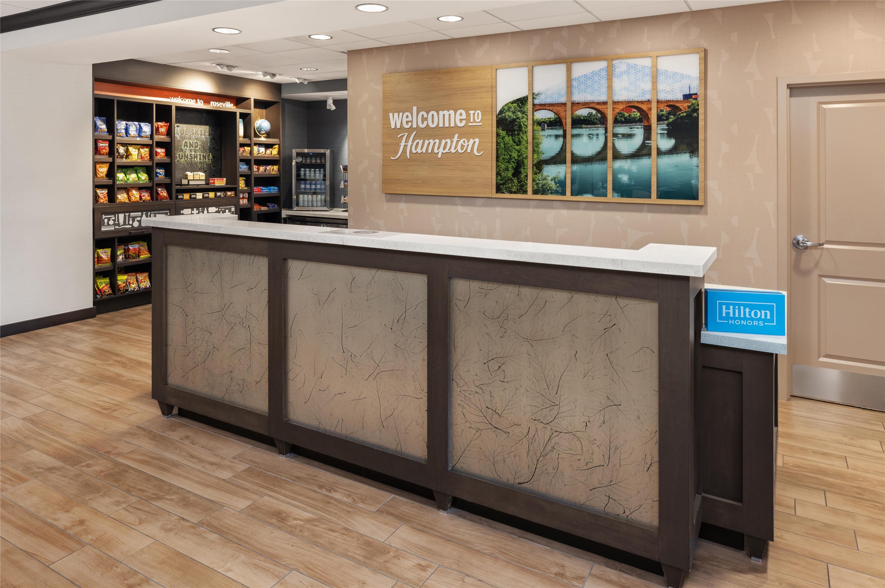 Reception | Hampton Inn Minneapolis-Roseville