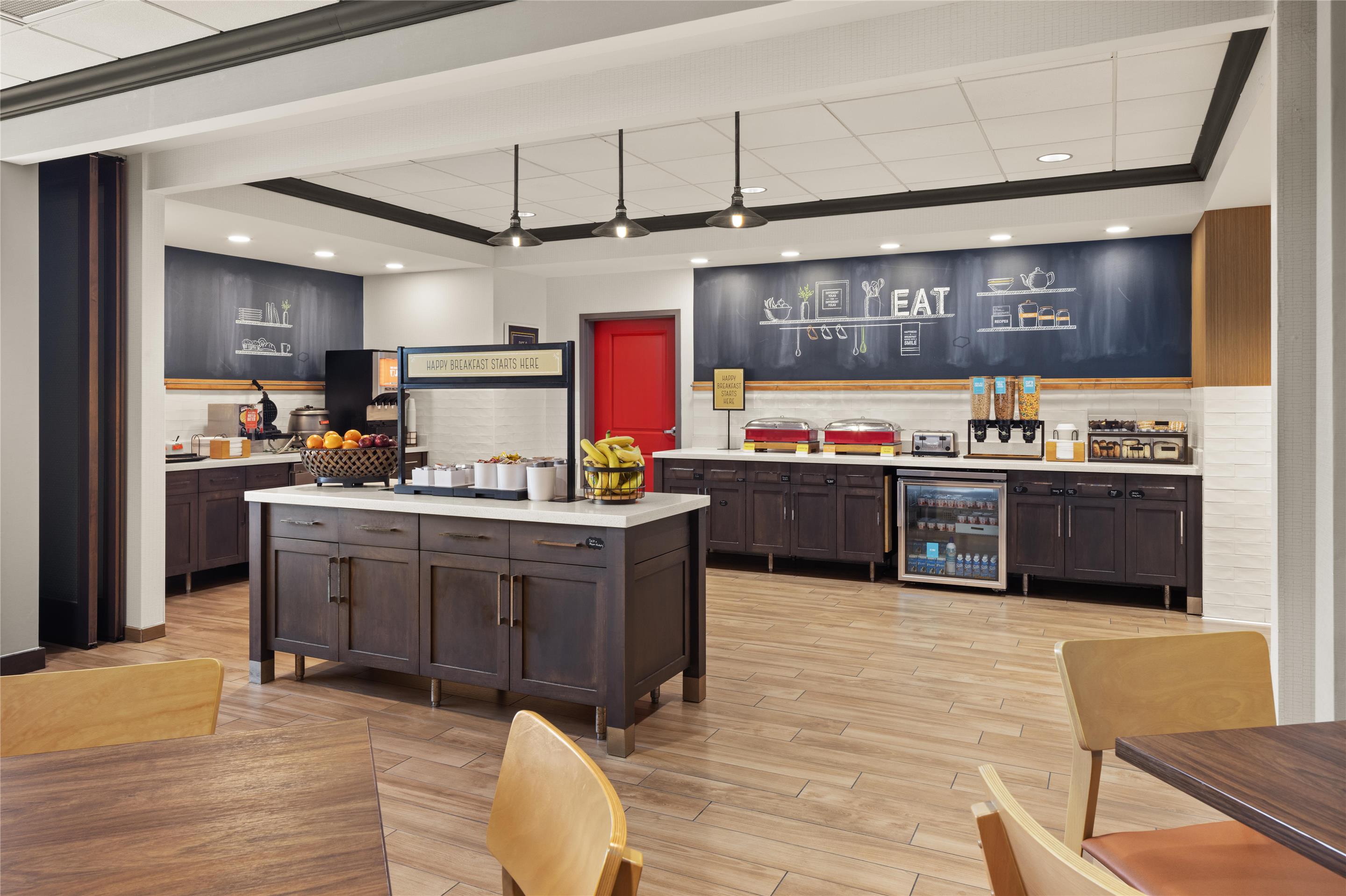 Breakfast Area | Hampton Inn Minneapolis-Roseville