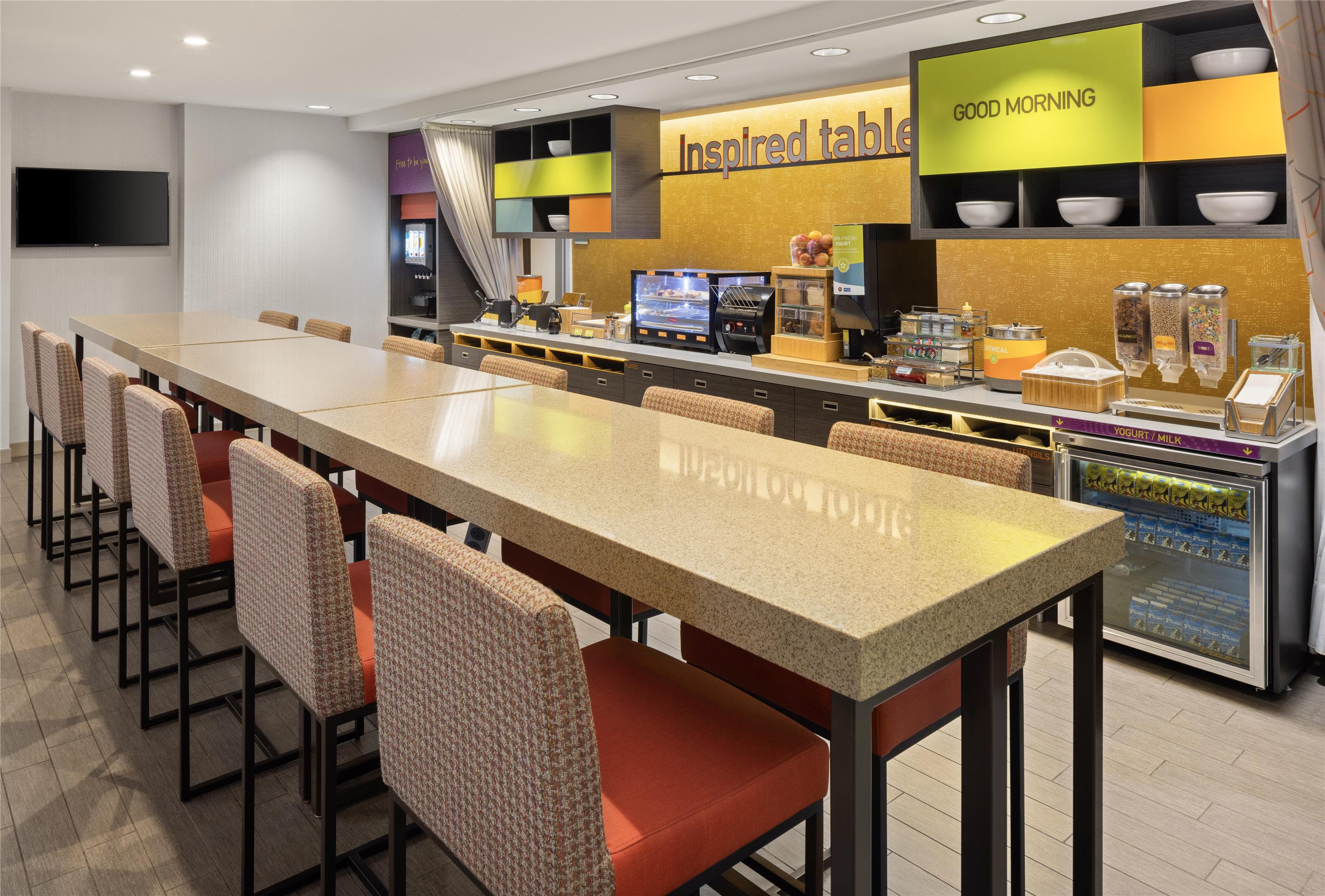 Breakfast Area | Home2 Suites by Hilton Roseville Minneapolis